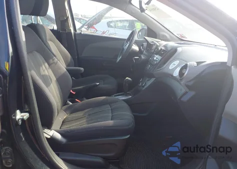 2015 Chevrolet Sonic Lt Auto z USA, uszkodzony, nr VIN 1G1JC5SG1F4109967